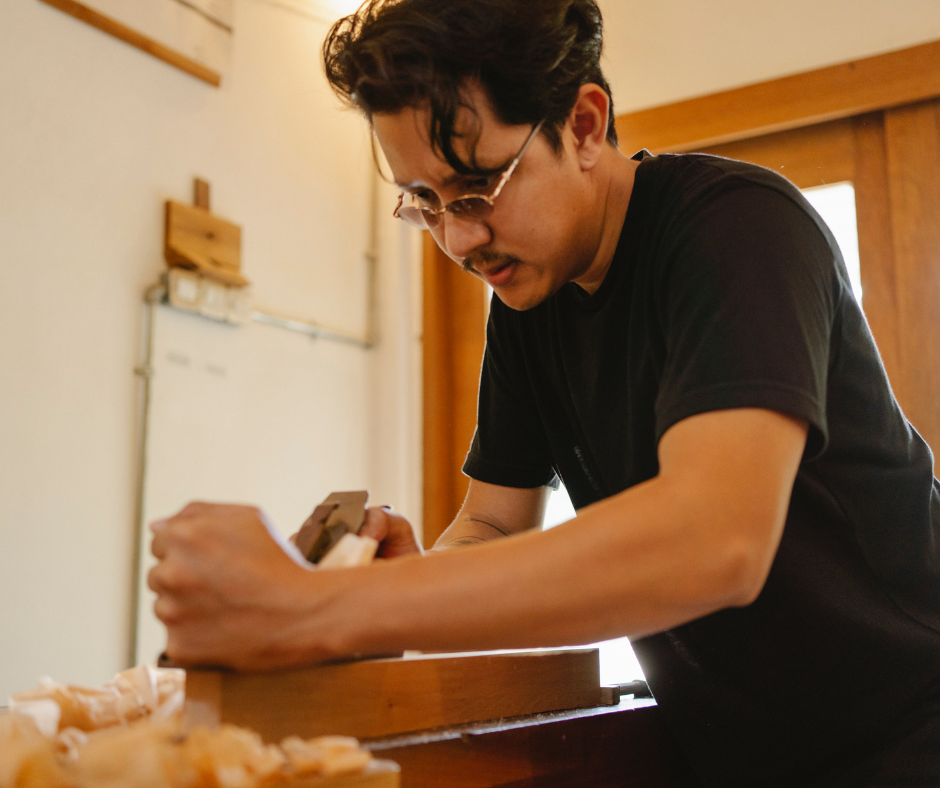 نجار في الشارقة